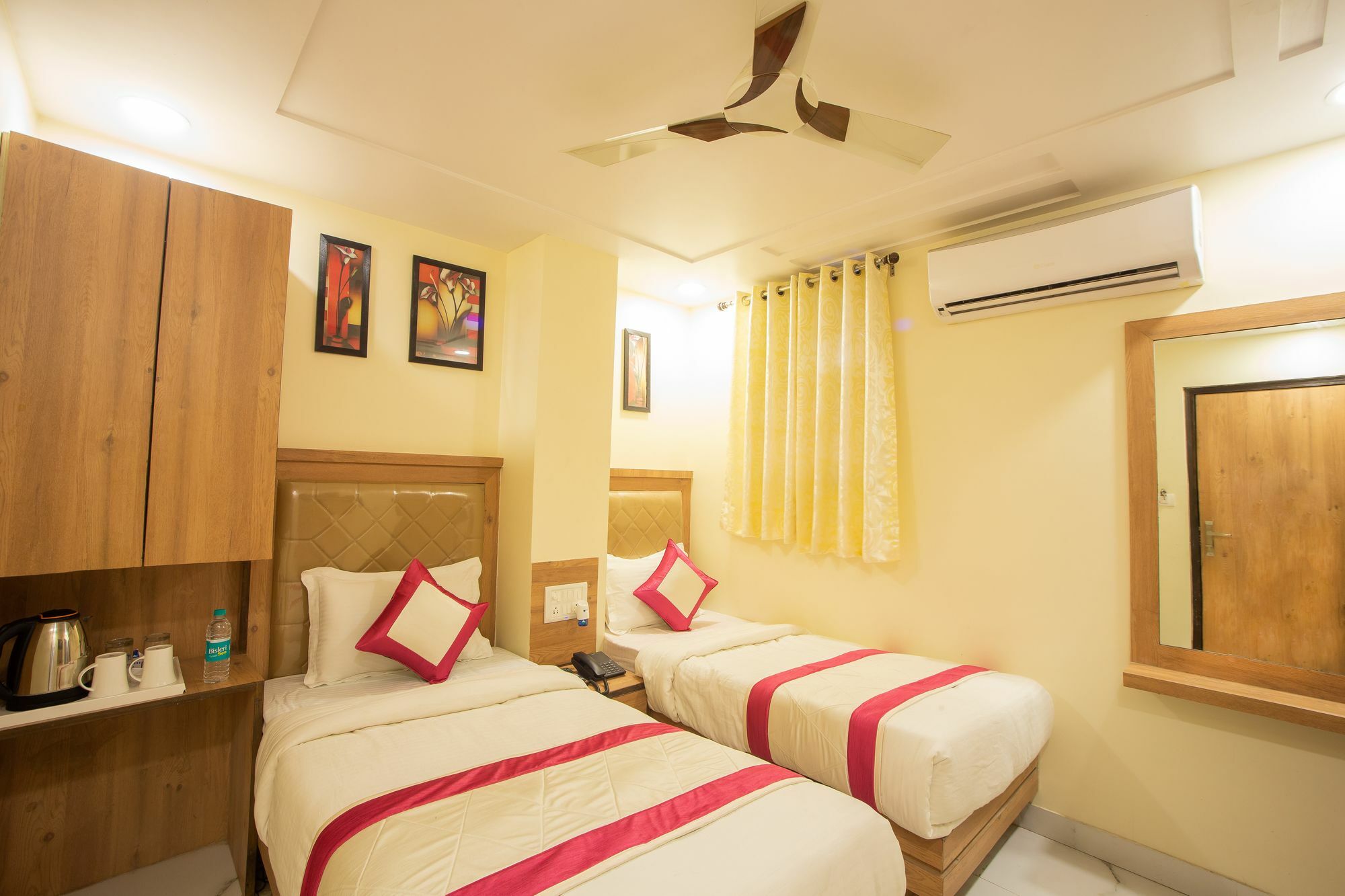 Hotel Sarthak Palace - By Pooja Hospitality New Delhi Ngoại thất bức ảnh